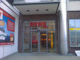 Courtyard entrance to the Passage and REWE
